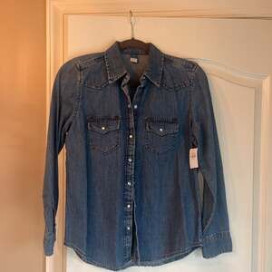 NWT Old Navy Shirt Women’s Size XS Long Sleeve Denim Pearl Snap Pockets Western